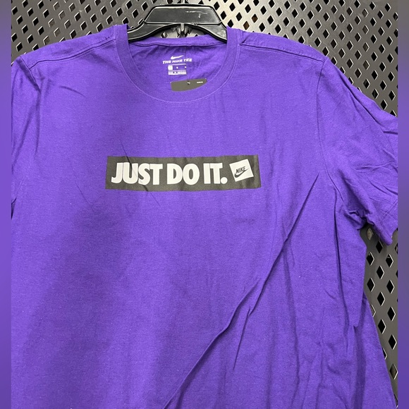NWT Nike TShirt - Picture 2 of 3